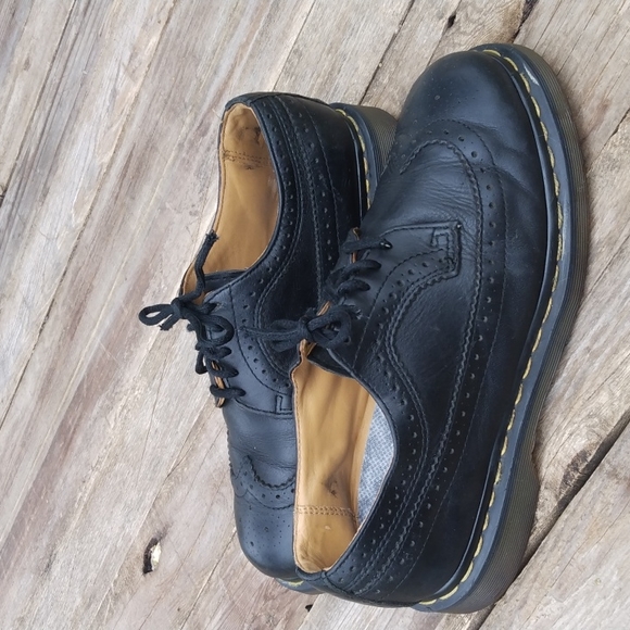 Dr. Martens Shoes - DR MARTENS